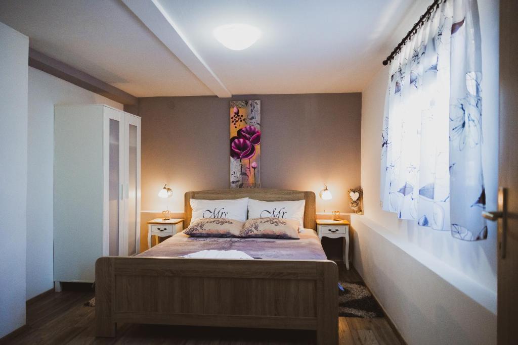 Postel nebo postele na pokoji v ubytování Soba i Apartman Đula