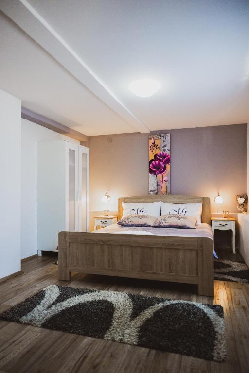 Postel nebo postele na pokoji v ubytování Soba i Apartman Đula