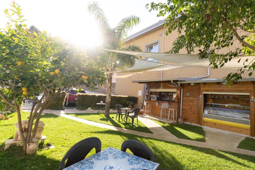 Zahrada ubytování Asterias Residence - Rooms & SPA