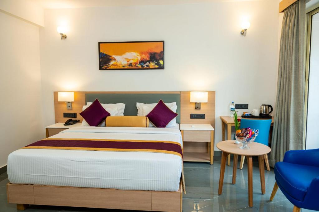 Postel nebo postele na pokoji v ubytování Hotel Meraden Opus , Anjuna Beach Goa