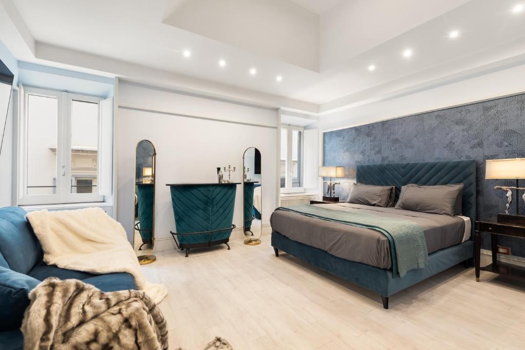 a bedroom with a bed and a couch at CIRCLE PIAZZA DI SPAGNA 60 SUITES COLLECTION in Rome