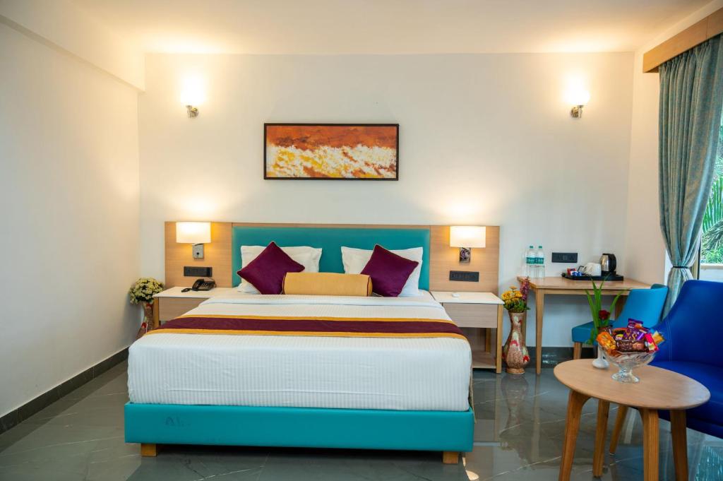 Postel nebo postele na pokoji v ubytování Hotel Meraden Opus , Anjuna Beach Goa