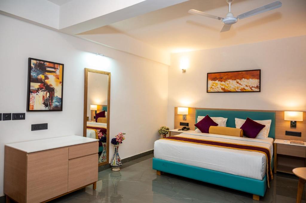 Postel nebo postele na pokoji v ubytování Hotel Meraden Opus , Anjuna Beach Goa