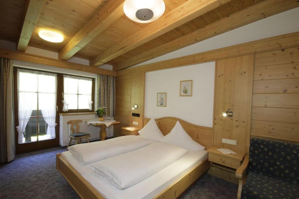 Кровать или кровати в номере Pension Wendlhof