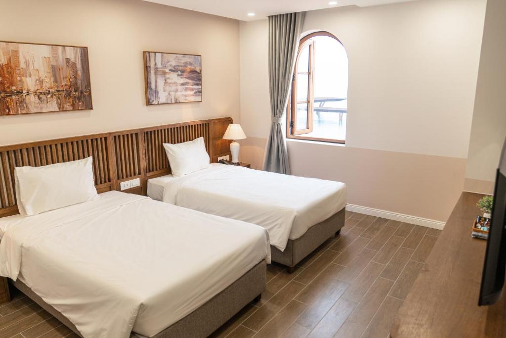 Giường trong phòng chung tại Palo Santo Hotel Phu Quoc