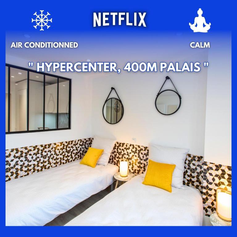 - 2 lits avec des oreillers jaunes dans une chambre dans l'établissement Le Forville : 400m Palais, Calme, Clim, à Cannes