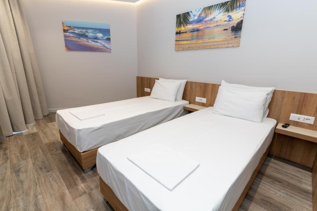 Postel nebo postele na pokoji v ubytování Titania Hotel