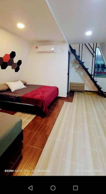 Postel nebo postele na pokoji v ubytování Red Triangle Cottage Roomstay
