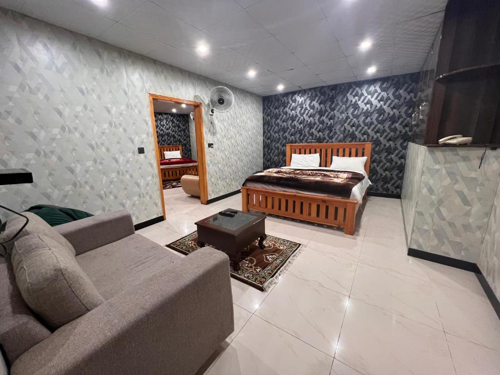 SKYmount - Three-Bedroom Suite