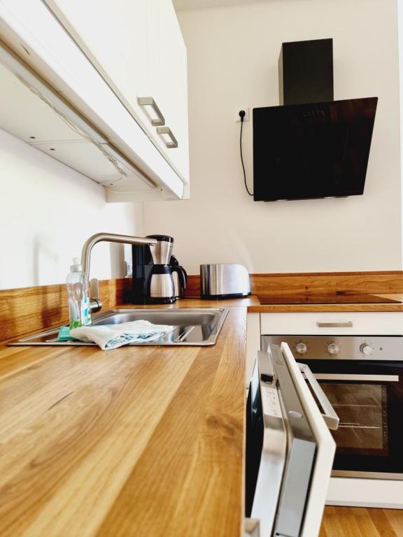 Kuchyň nebo kuchyňský kout v ubytování Hübsches Design Apartment mit Parkplatz im Zentrum von Königstein