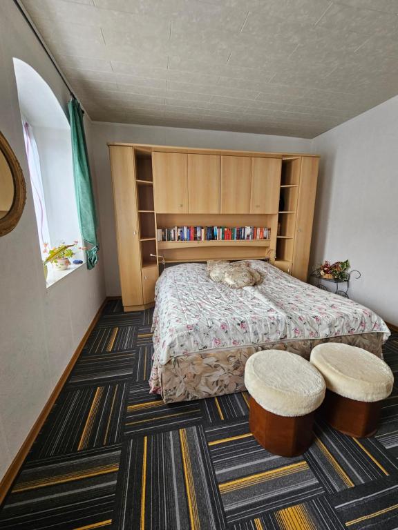 En eller flere senge i et værelse på Ferienwohnung am Wald