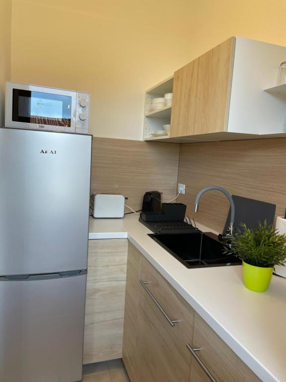 Kuchyň nebo kuchyňský kout v ubytování BeachFront Rooms Marina di Ragusa