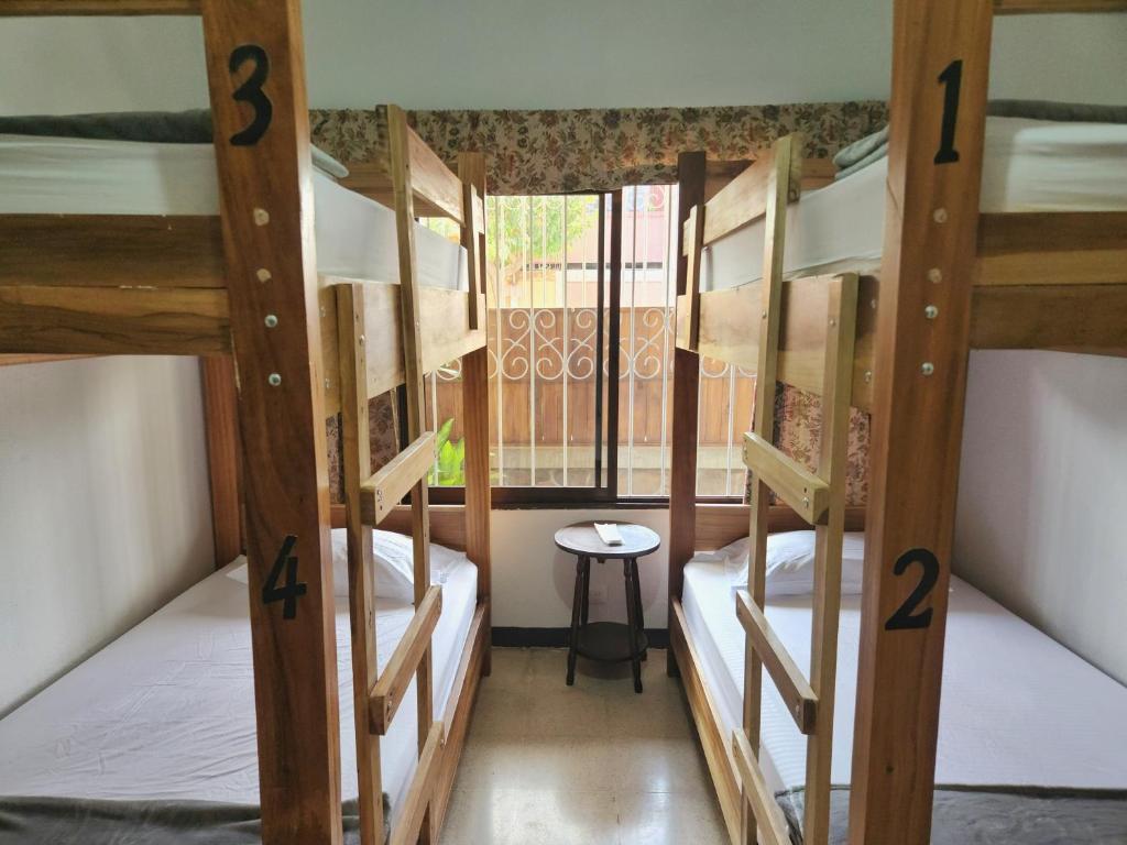 Hostel El Pretal - Economy Vierbettzimmer Mit Gemeinschaftsbad