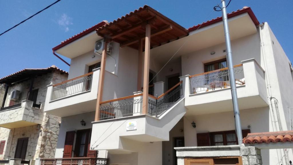 Zdjęcie z galerii obiektu Ioanna - Panoramic Sea View Apartment w Áfitos