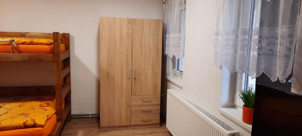 Postel nebo postele na pokoji v ubytování Vejminek pod smrkem