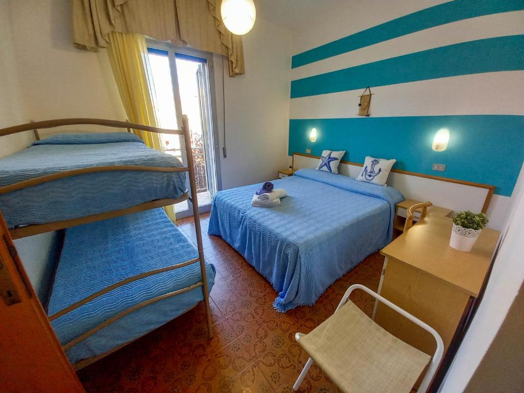 A bed or beds in a room at PetlyApartments