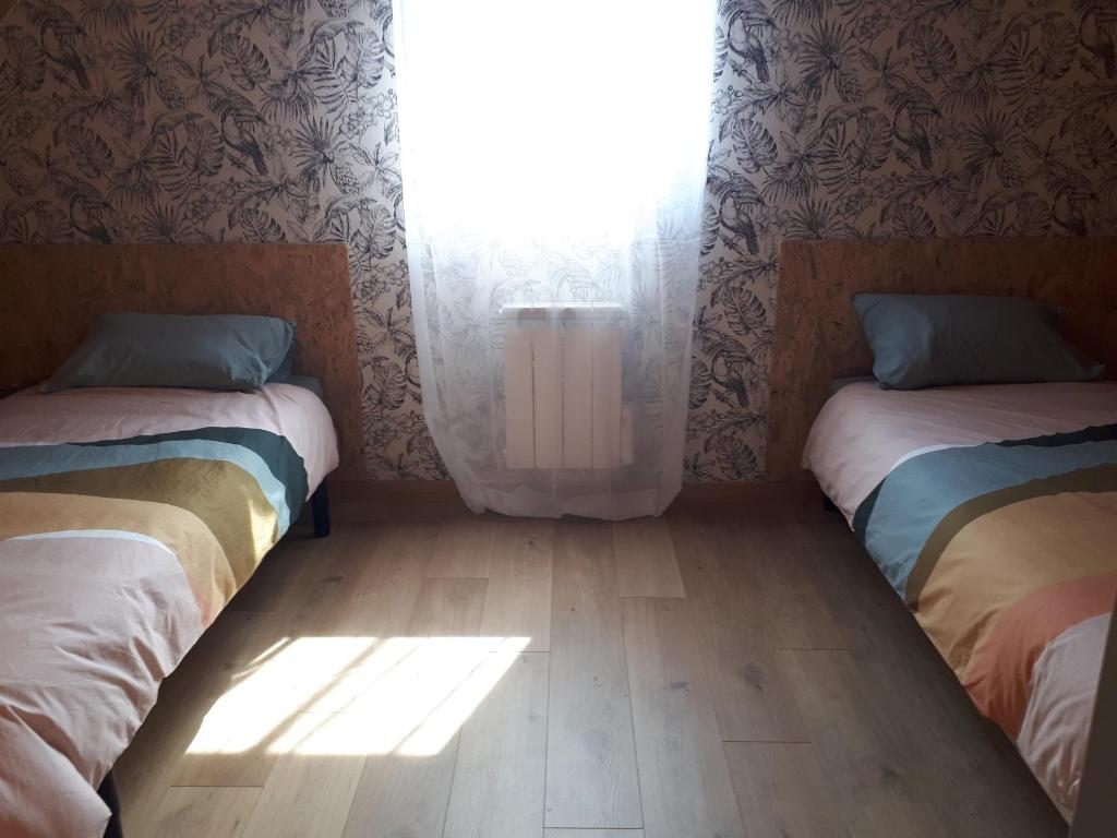 Ein Bett oder Betten in einem Zimmer der Unterkunft LE CHALET