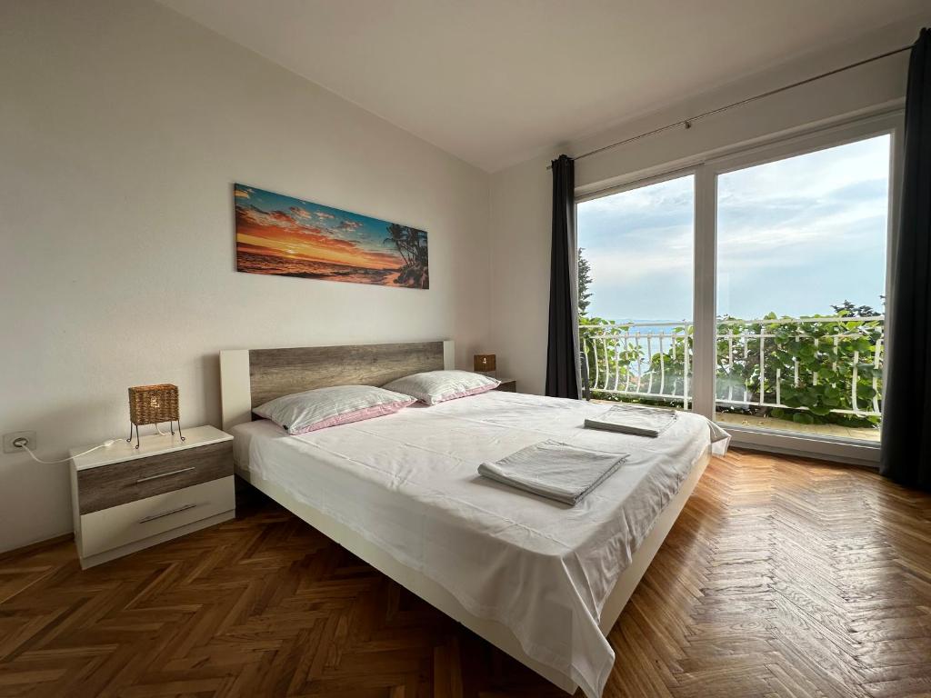 Postel nebo postele na pokoji v ubytování Apartments Matejčić