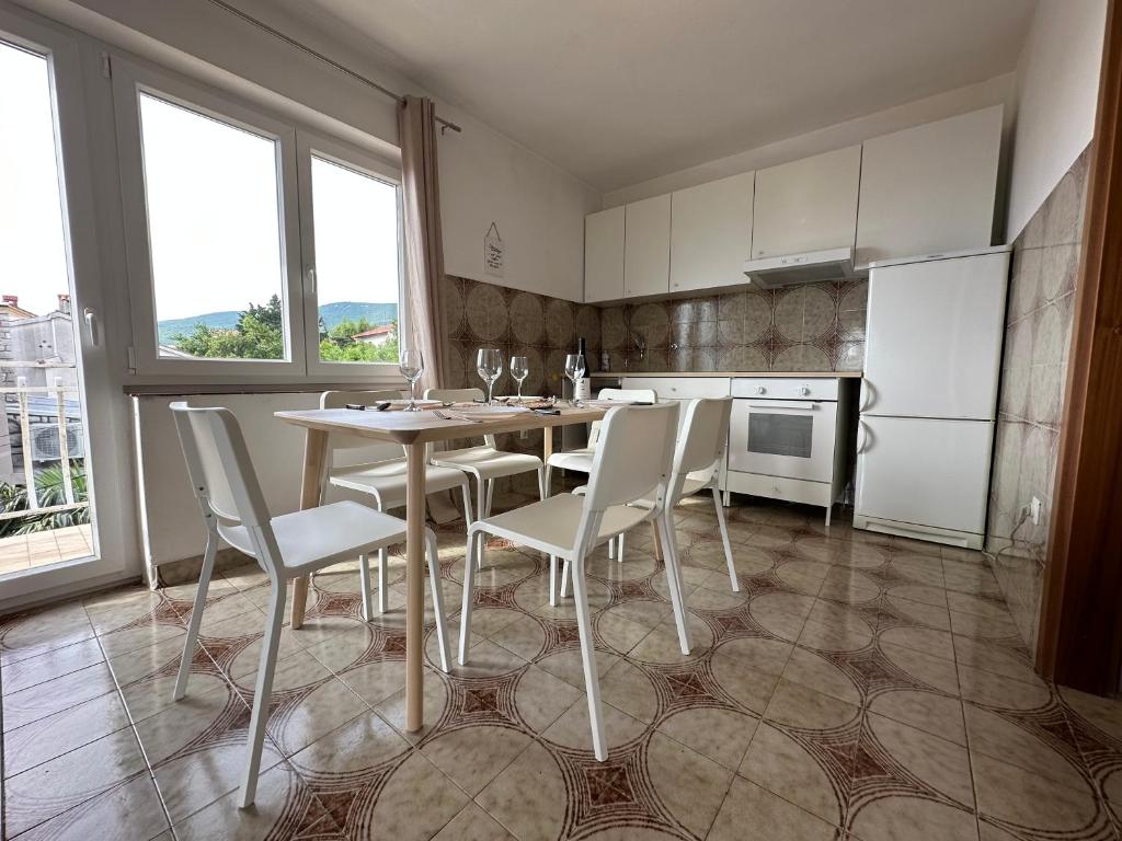 Kuchyň nebo kuchyňský kout v ubytování Apartments Matejčić