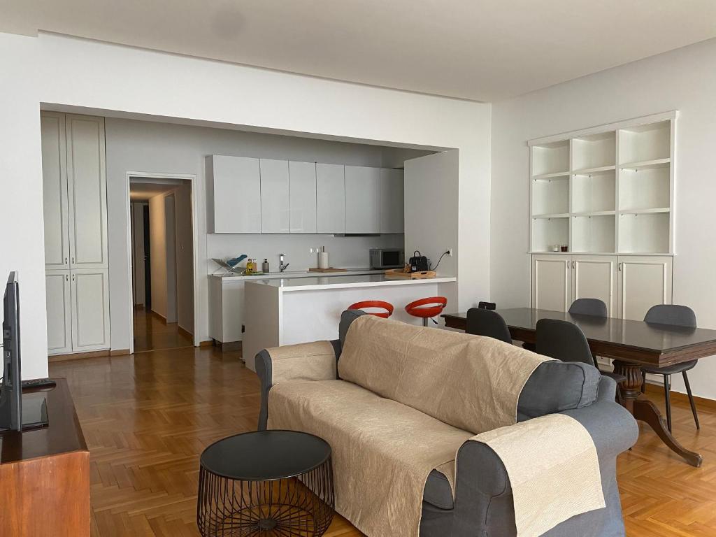 Apartment in Fancy Athenian Neighbourhood