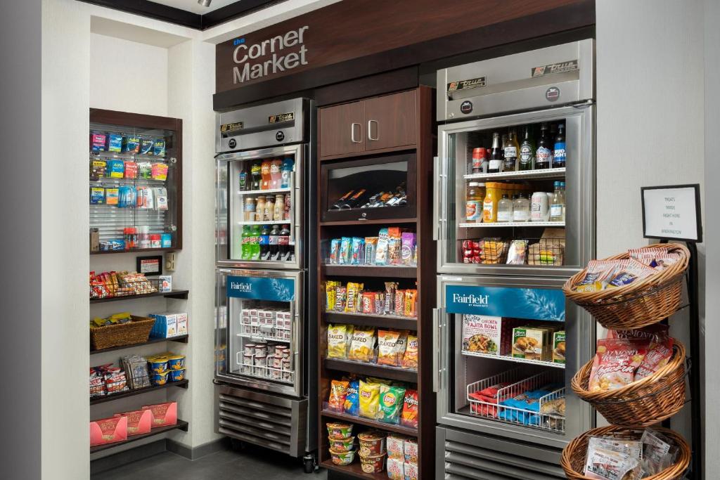 Supermarket nebo jiné obchody v  hotelu nebo okolí