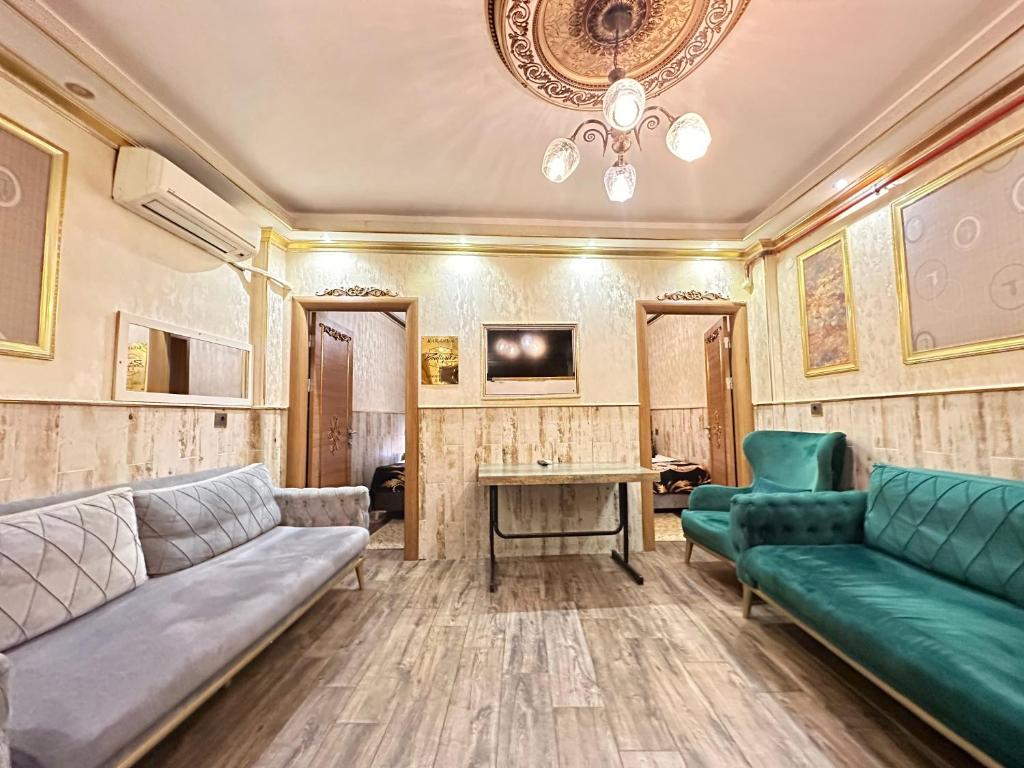 Posezení v ubytování Maranda Suit Hotel