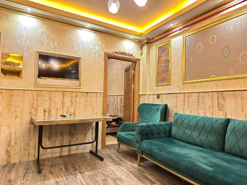 Posezení v ubytování Maranda Suit Hotel