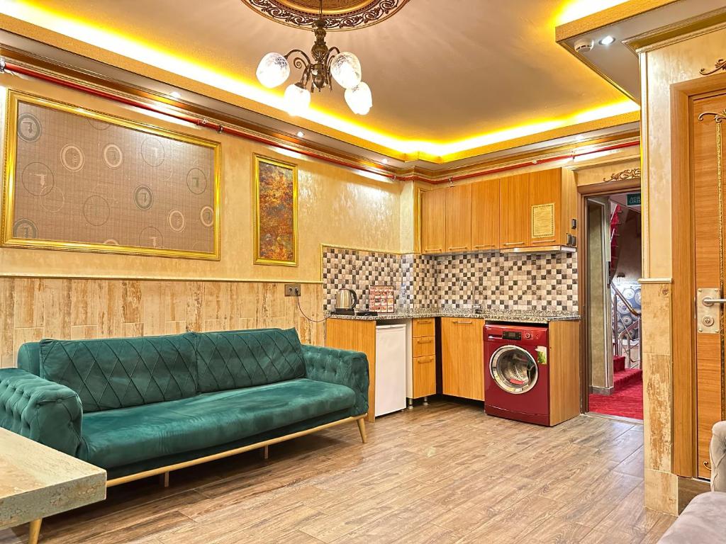 Posezení v ubytování Maranda Suit Hotel