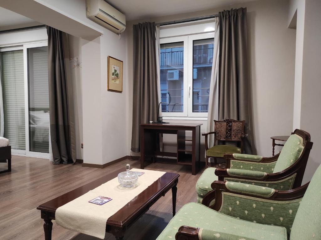 Posedenie v ubytovaní Athens Center Spacious Luxury Apartment