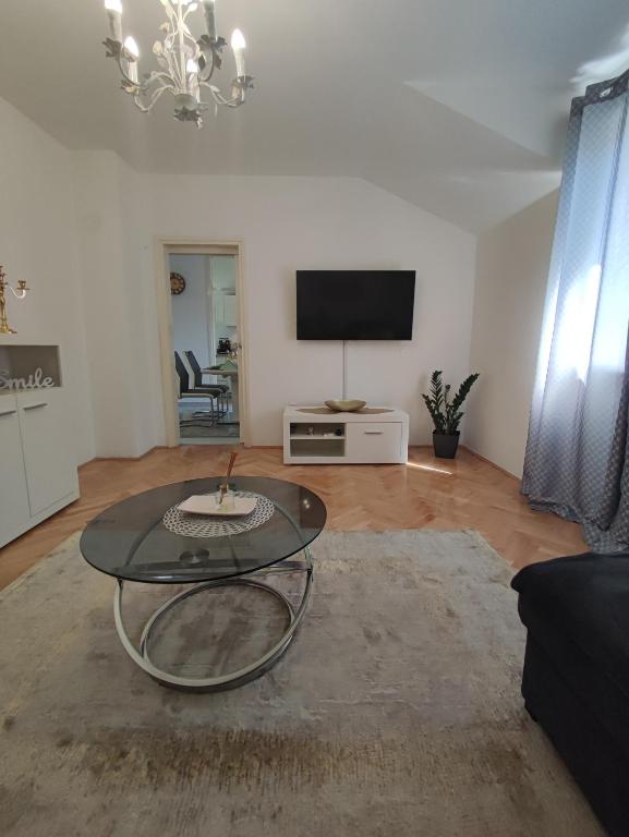 TV a/nebo společenská místnost v ubytování Apartman Oaza - Ploče, Croatia