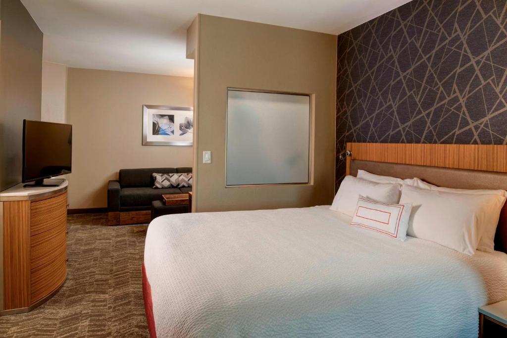 SpringHill Suites St. Louis Brentwood photo