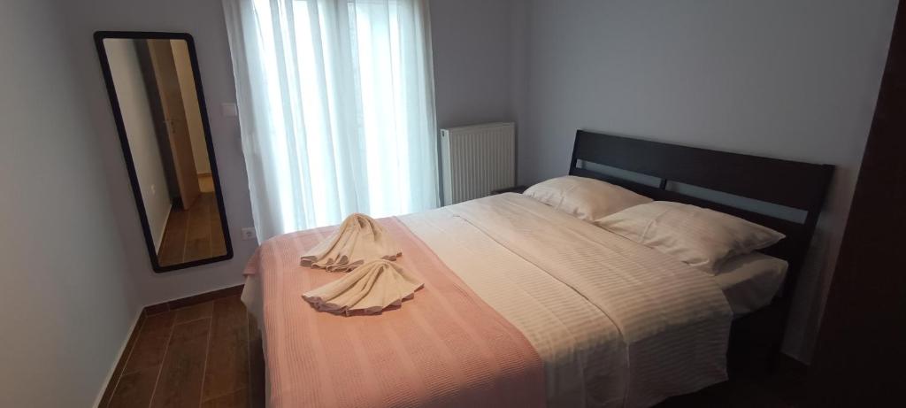 Łóżko lub łóżka w pokoju w obiekcie Kalamaria brand new 1 bedroom apartment