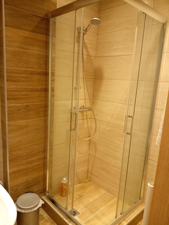 Łazienka w obiekcie Kalamaria brand new 1 bedroom apartment