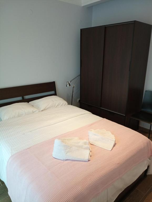 Łóżko lub łóżka w pokoju w obiekcie Kalamaria brand new 1 bedroom apartment