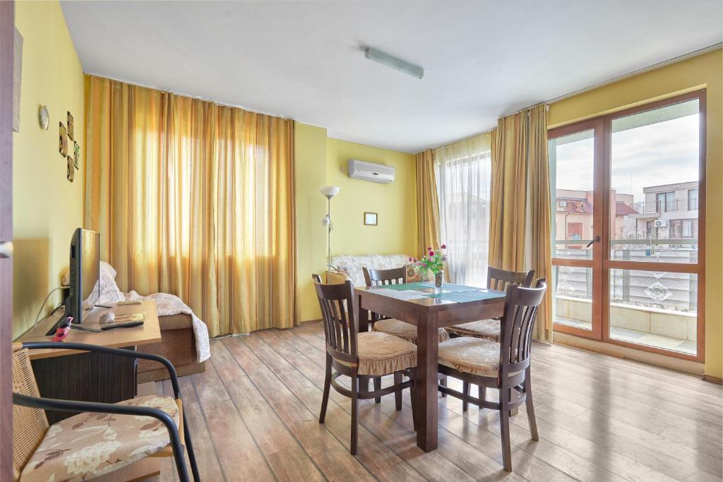 ~ Ravda Waves ~ 1BD Flat by the Sea