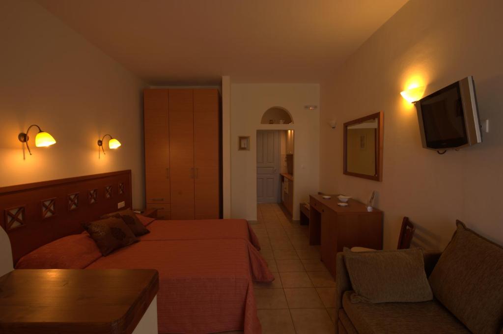 TV a/nebo společenská místnost v ubytování Summer Time - Tinos Apartments