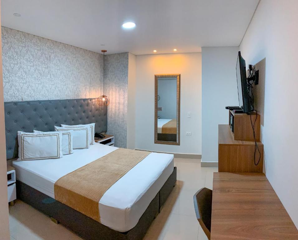 Postel nebo postele na pokoji v ubytování Infinity Hotel