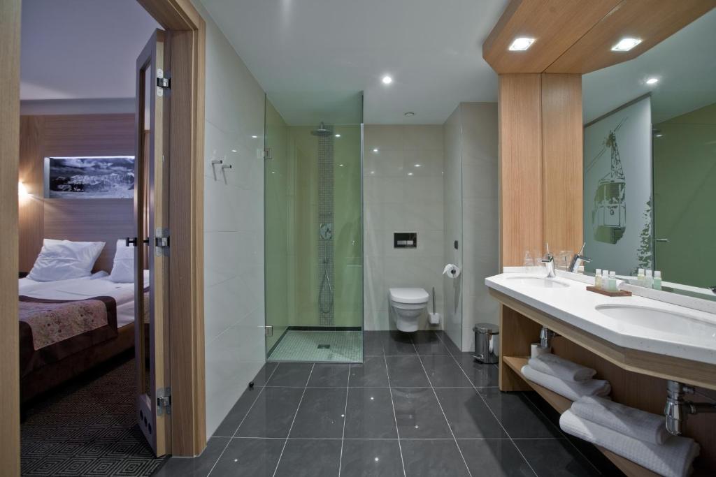 
One-Bedroom Queen Suite with Sofa Bed
