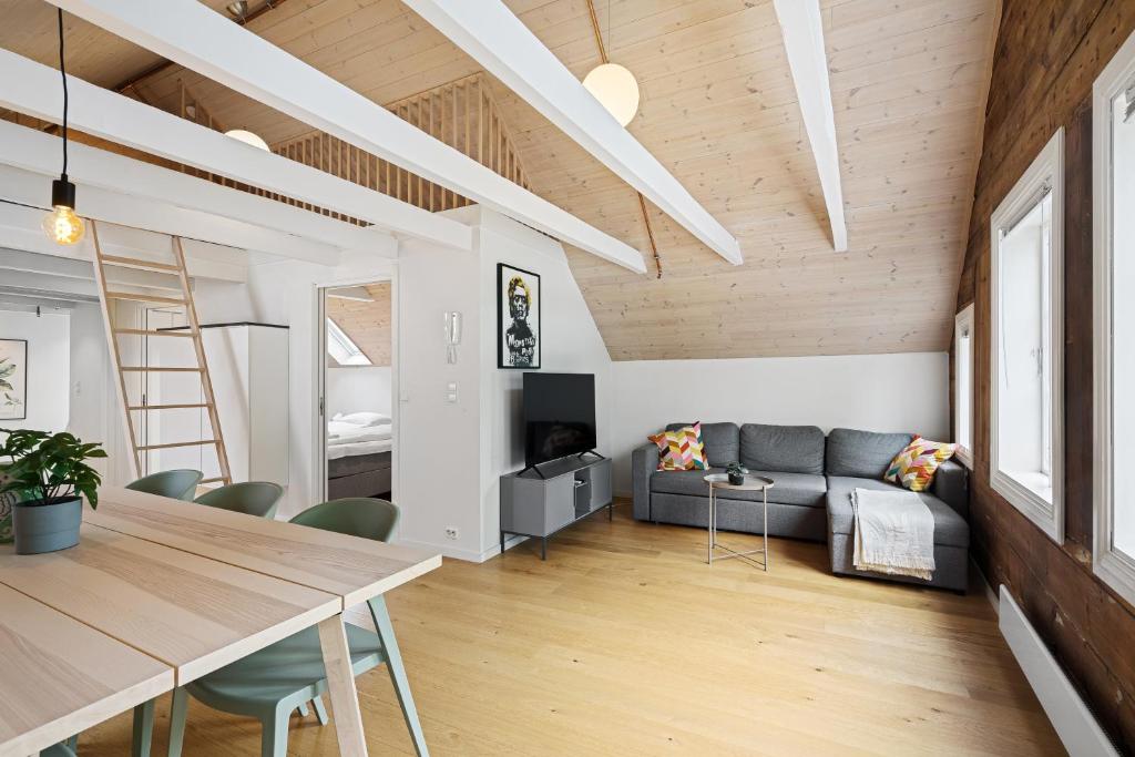 Charming Rooftop Apartment in Heart of Stavanger, Stavanger Updated