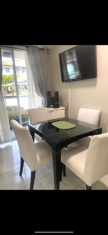 TV a/nebo společenská místnost v ubytování Ocho Rios Vacation Resort Property Rentals