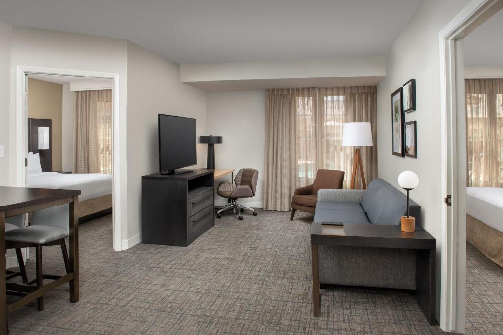 Residence Inn by Marriott Phoenix Airport photo