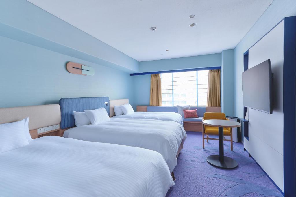 Postel nebo postele na pokoji v ubytování Miyako Hotel Kyoto Hachijo