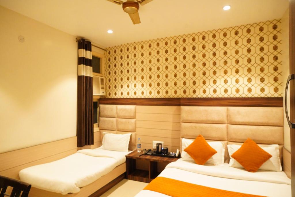 Hotel Malhotra inn 50 Meter from Golden Temple photo