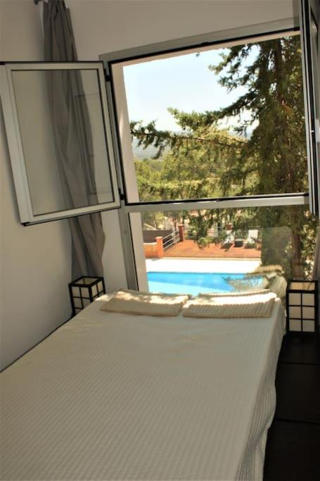 Bazén v ubytování Villa Wanderlust Sitges Hills Exclusive pool only families nebo v jeho okolí