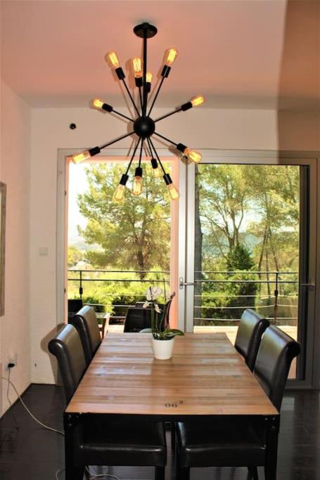 Fotografie z fotogalerie ubytování Villa Wanderlust Sitges Hills Exclusive pool only families v destinaci Olivella
