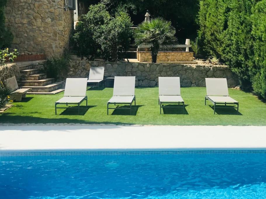 Bazén v ubytování Villa Wanderlust Sitges Hills Exclusive pool only families nebo v jeho okolí