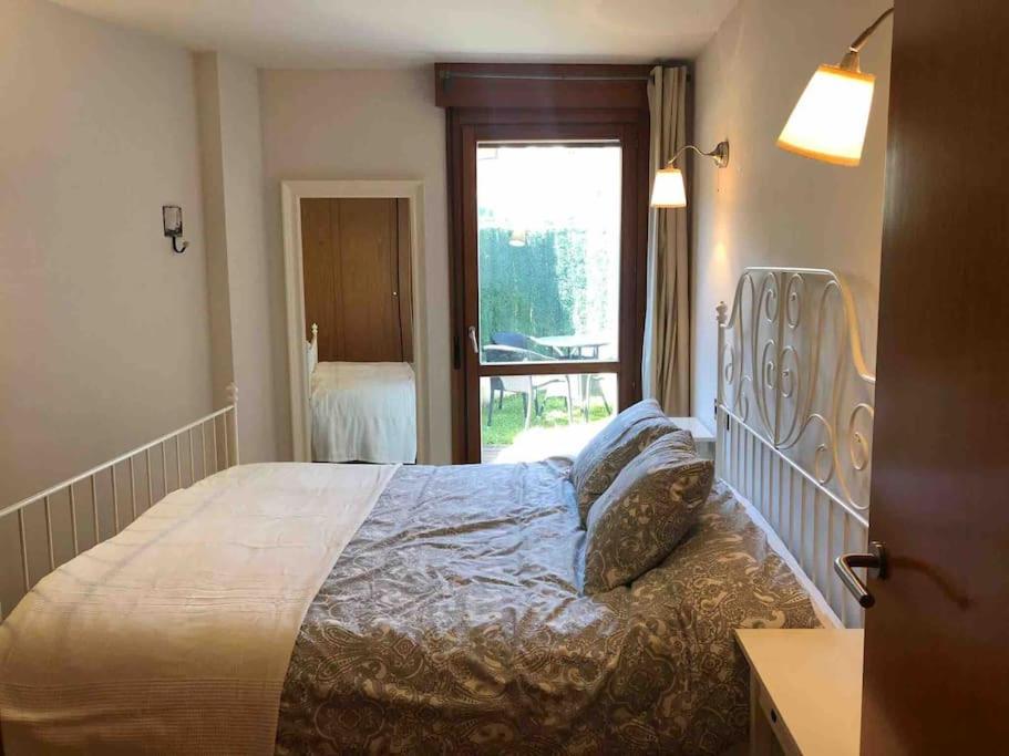 Postel nebo postele na pokoji v ubytování El Gurugú, bajo con jardin a 200m de la playa de Barro