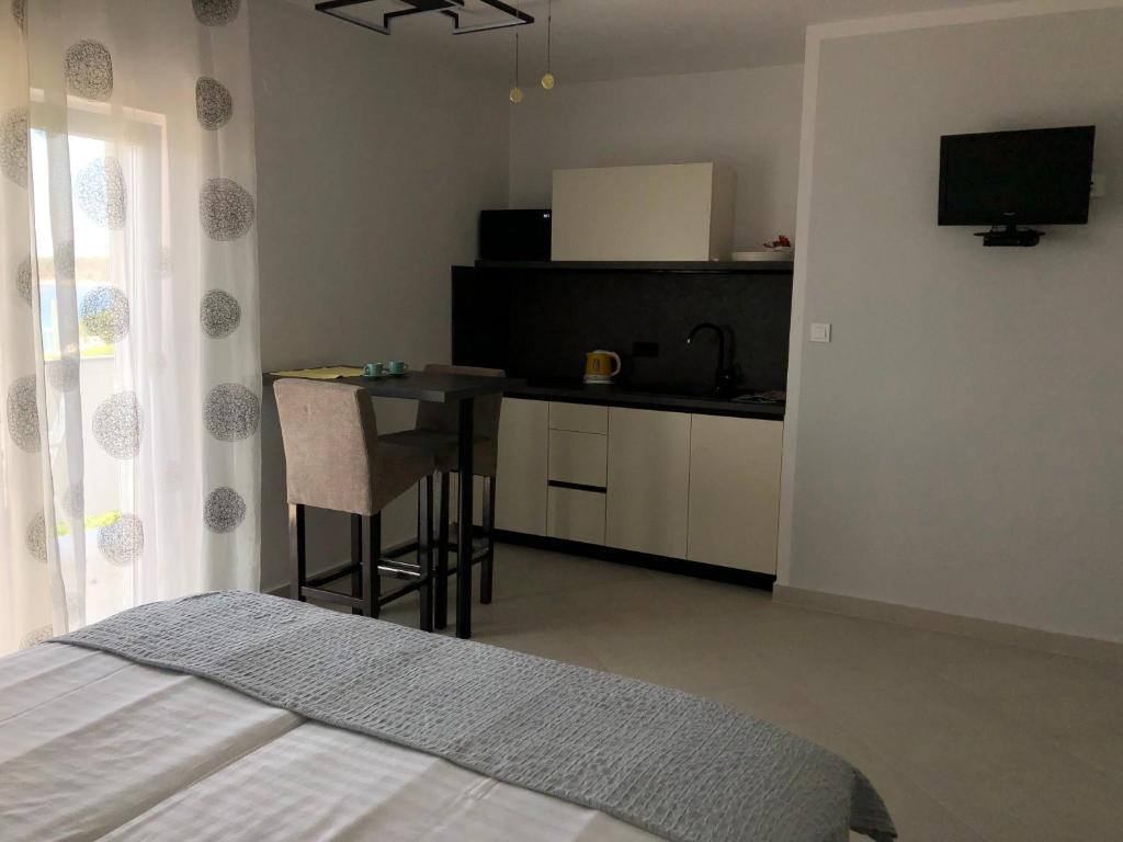 TV a/nebo společenská místnost v ubytování Apartments Aco
