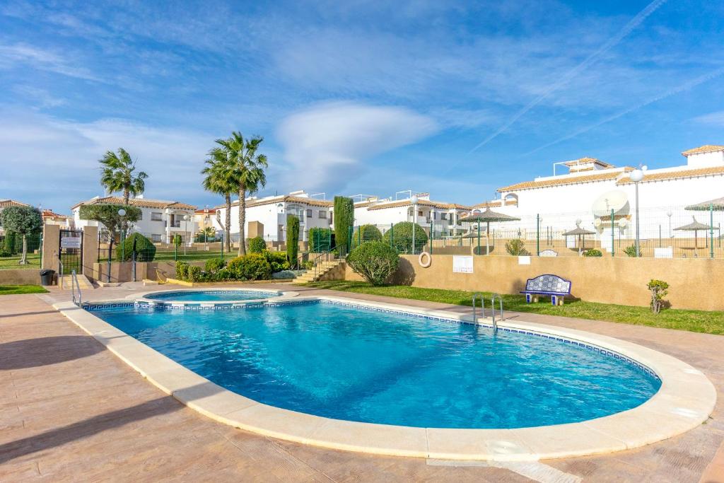 Bazén v ubytování CB Living - Homely apartment Ciñuelica, Punta Prima nebo v jeho okolí