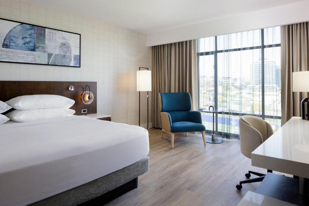 Postel nebo postele na pokoji v ubytování Delta Hotels by Marriott Victoria Ocean Pointe Resort